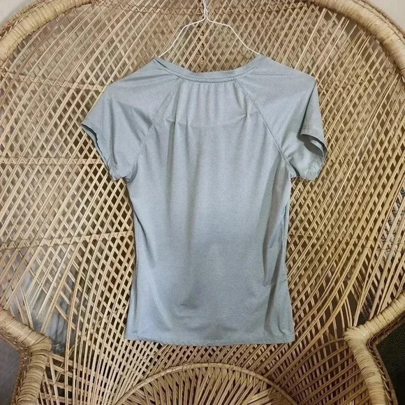 Reebok‎ Women Gray V Neck Short Sleeve Athletic T Shirt Top Activewear - Picture 2 of 6